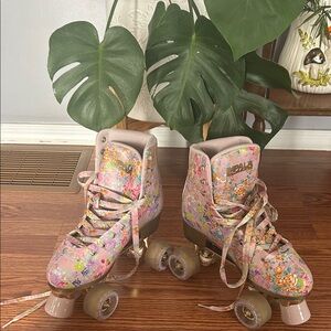 Cynthia Rowley Floral lilac purple Roller skates.